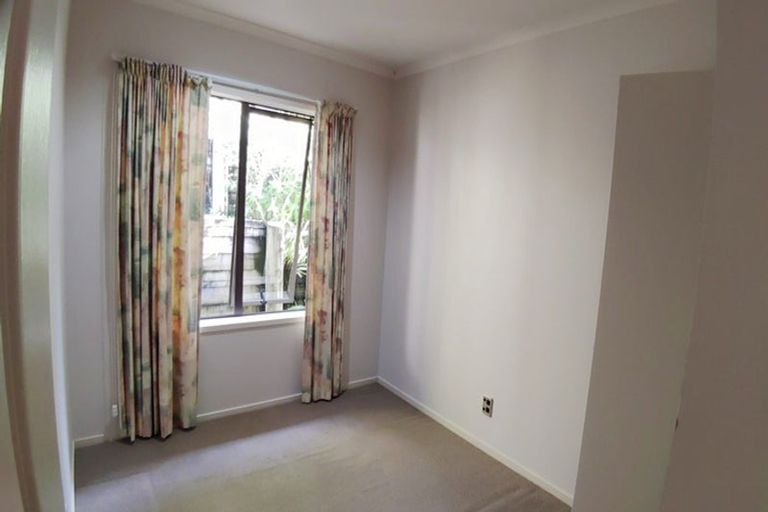 Photo of property in 34 Helen Ryburn Place, Torbay, Auckland, 0630