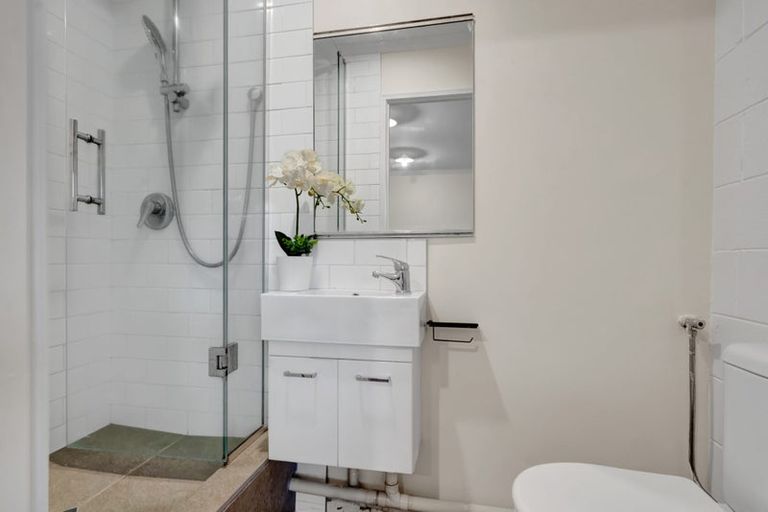 Photo of property in 51 Cumberland Street, Merrilands, New Plymouth, 4312