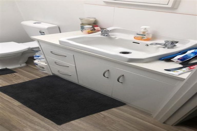 Photo of property in 1/37 Ellice Road, Totara Vale, Auckland, 0629