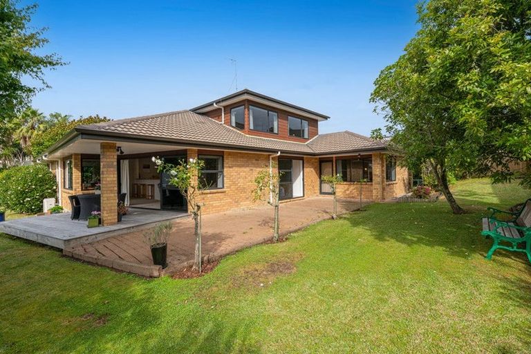 Photo of property in 9 Thornbill Rise, Unsworth Heights, Auckland, 0632