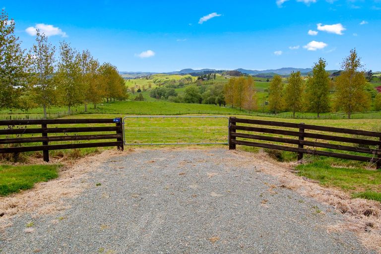 Photo of property in 54 Rangiora Road, Kaiwaka, 0573
