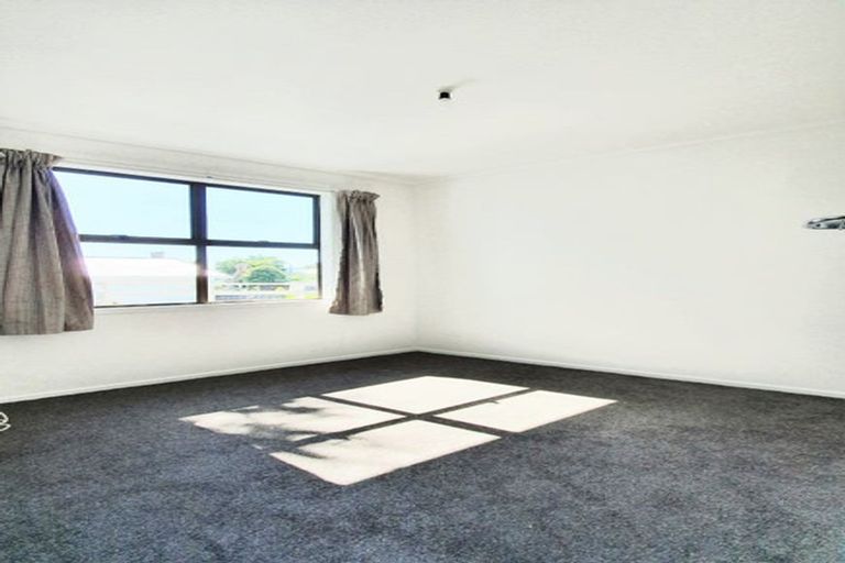 Photo of property in 19 Glen Norman Avenue, Henderson, Auckland, 0610