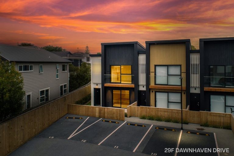 Photo of property in 27b Dawnhaven Drive, Te Atatu Peninsula, Auckland, 0610