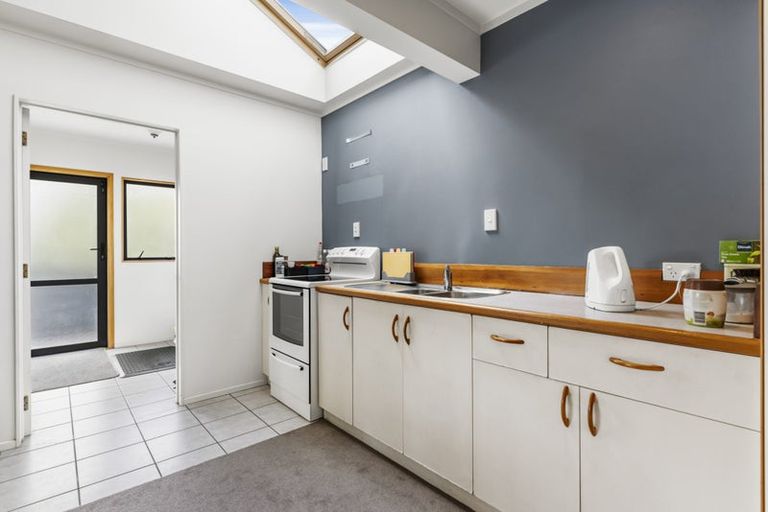 Photo of property in 12 Gloria Avenue, Te Atatu Peninsula, Auckland, 0610