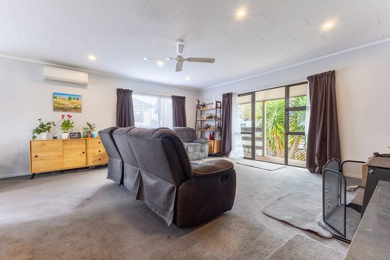 Photo of property in 23 Rosewood Place, Paraparaumu, 5032