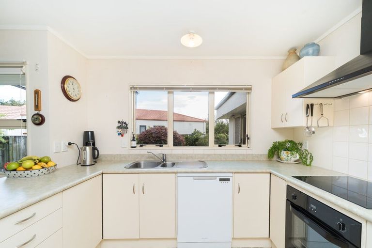Photo of property in 18 Dalfield Place, Highbury, Palmerston North, 4412