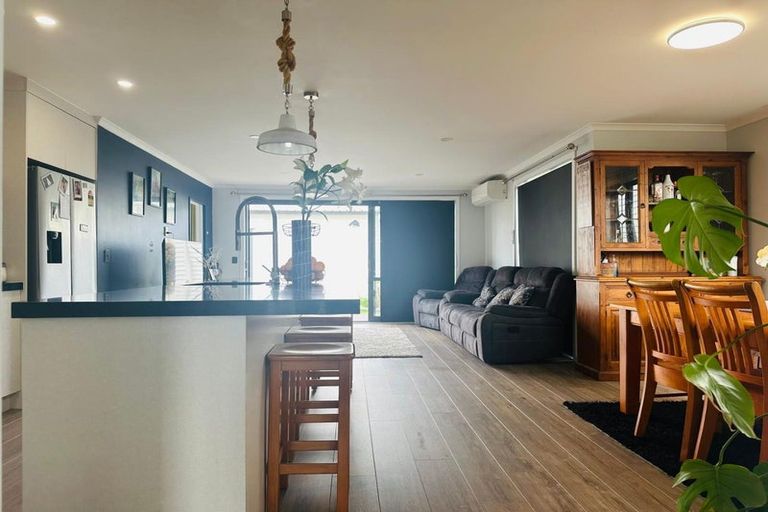 Photo of property in 10 Hopuni Way, Takanini, 2112