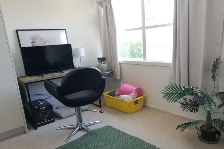 Photo of property in 1/31 Becroft Drive, Forrest Hill, Auckland, 0620