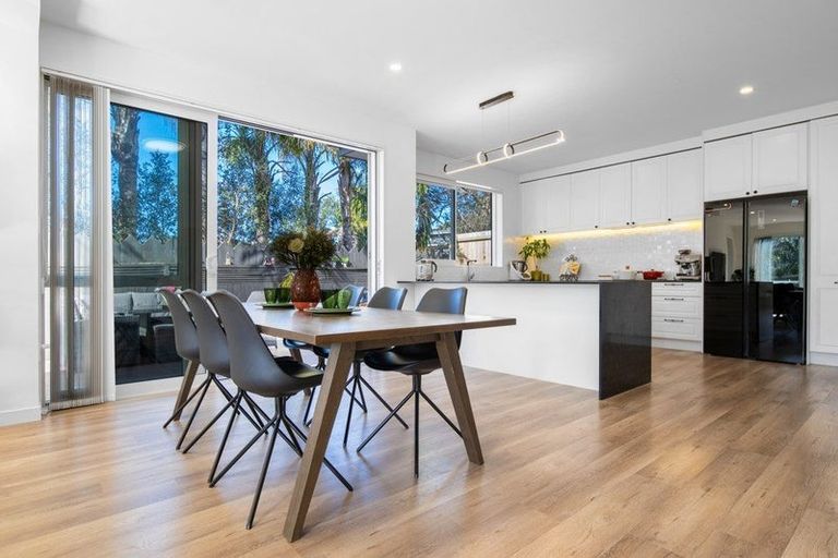 Photo of property in 335a East Coast Road, Mairangi Bay, Auckland, 0630