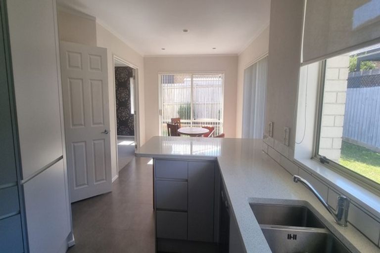 Photo of property in 11 Mako Street, West Harbour, Auckland, 0618