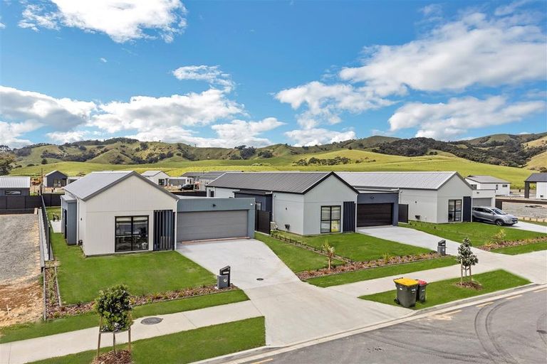 Photo of property in 2 Mataikokako Loop, Kawakawa Bay, 2585