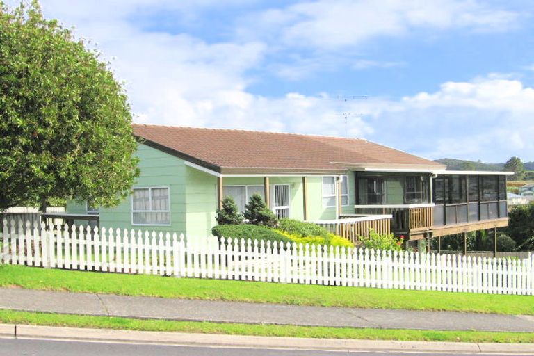 Photo of property in 11 Ngahere Views, Orewa, 0931