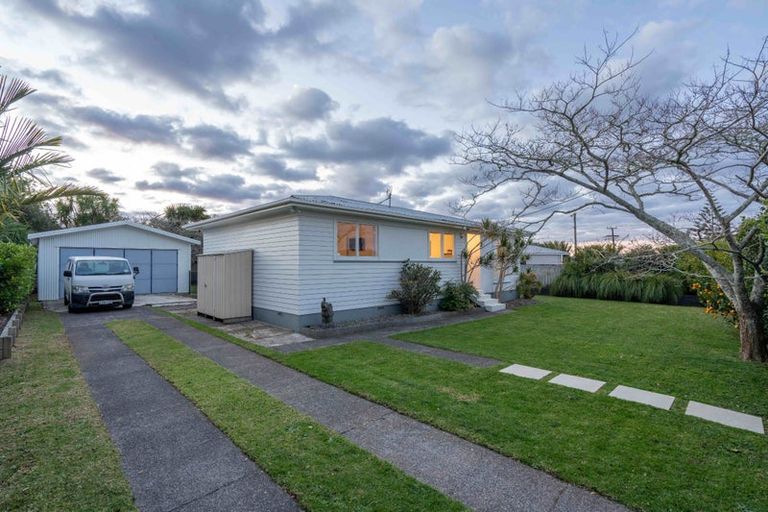 Photo of property in 24 Tramway Road, Beach Haven, Auckland, 0626