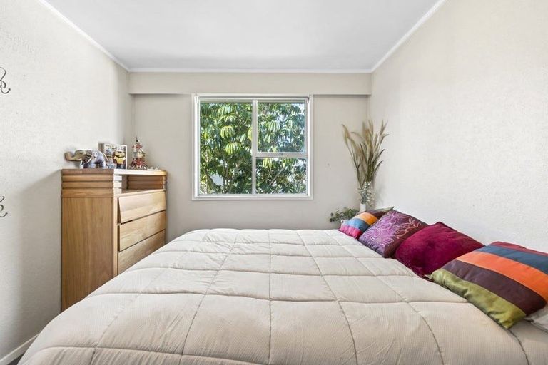 Photo of property in 13 Helleur Road, Massey, Auckland, 0614