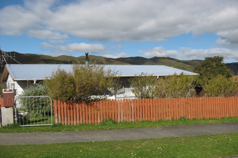 Photo of property in 20 Newburn Grove, Wainuiomata, Lower Hutt, 5014