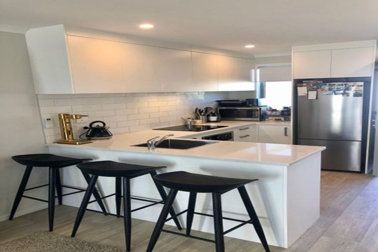 Photo of property in 74b Stanley Road, Glenfield, Auckland, 0629