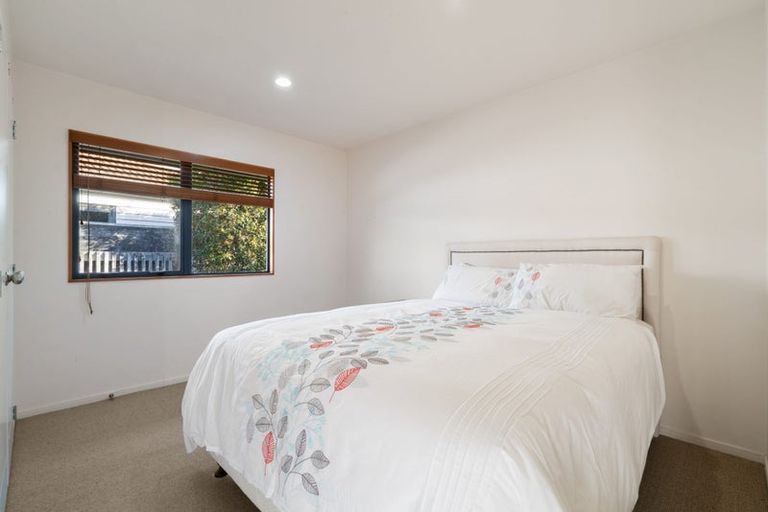 Photo of property in 81 Mt Lebanon Crescent, The Gardens, Auckland, 2105