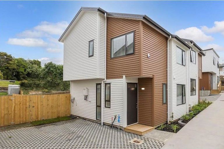Photo of property in 4c Halberg Street, Glenfield, Auckland, 0629