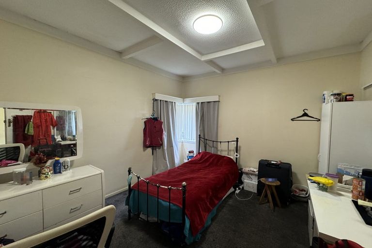 Photo of property in 3170 Great North Road, New Lynn, Auckland, 0600