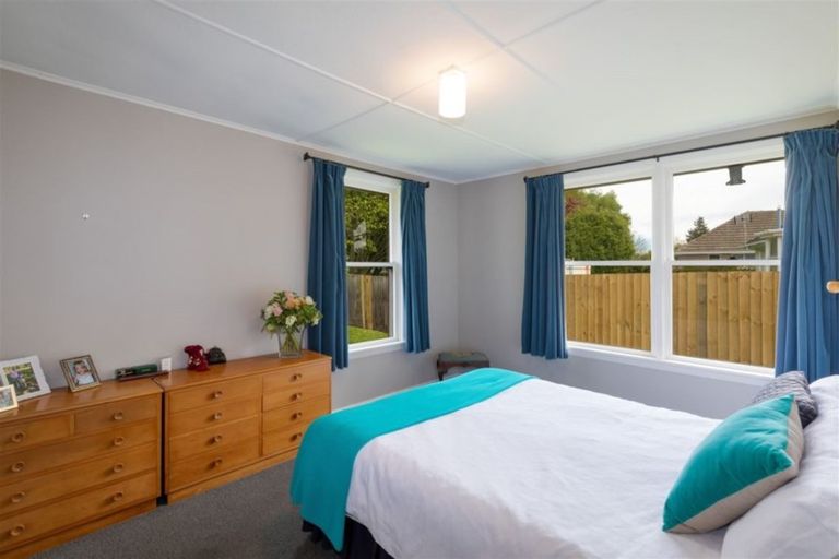 Photo of property in 33 Guildford Street, Burnside, Christchurch, 8053