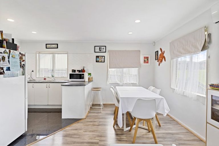 Photo of property in 42 Manston Road, Mangere, Auckland, 2022