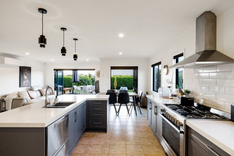 Photo of property in 8 Shalimar Place, Huntington, Hamilton, 3210