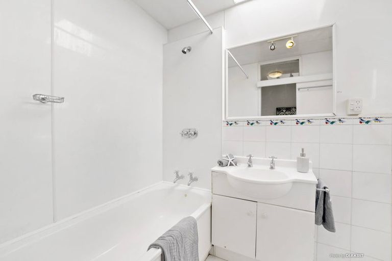 Photo of property in 20/4f Claremont Grove, Mount Victoria, Wellington, 6011