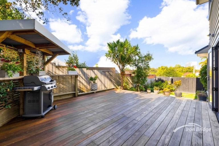 Photo of property in 1/11 Nile Road, Milford, Auckland, 0620