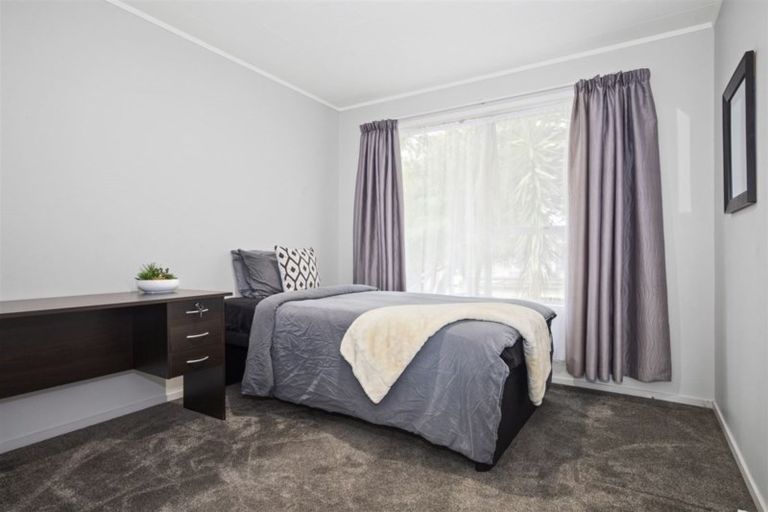 Photo of property in 13 Carbery Place, Manurewa, Auckland, 2102