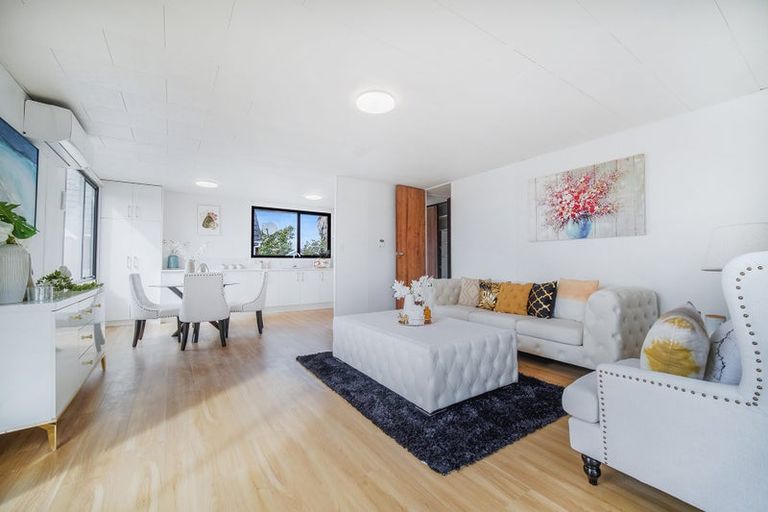 Photo of property in 15 Justamere Place, Weymouth, Auckland, 2103