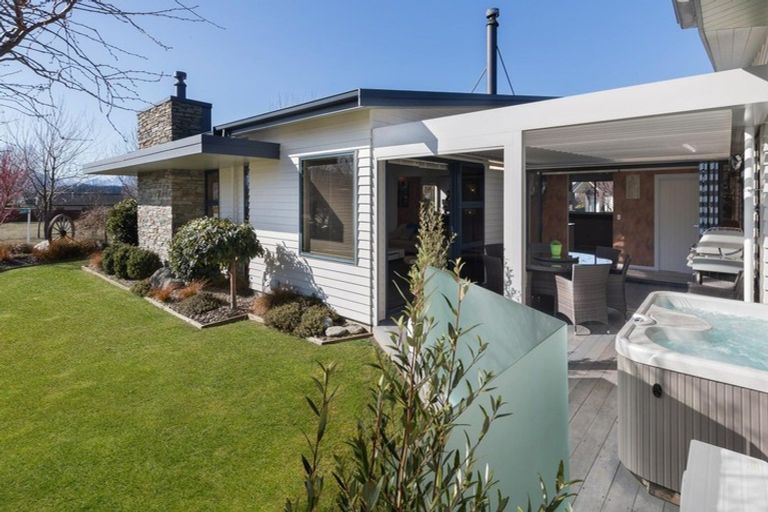 Photo of property in 40 Kelliher Drive, Wanaka, 9305