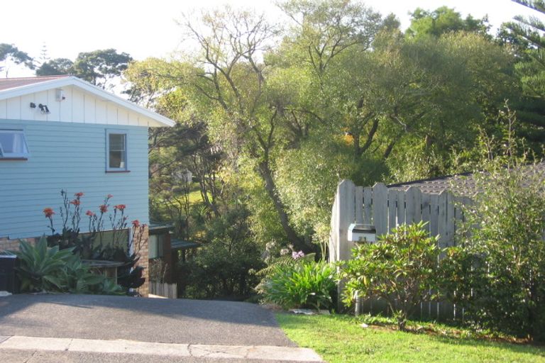 Photo of property in 21 Hogans Road, Glenfield, Auckland, 0629
