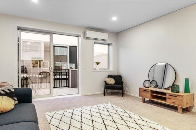 Photo of property in 7 Folkes Lane, New Lynn, Auckland, 0600