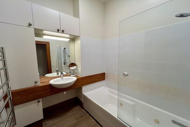 Photo of property in 2/9 King Edward Parade, Devonport, Auckland, 0624