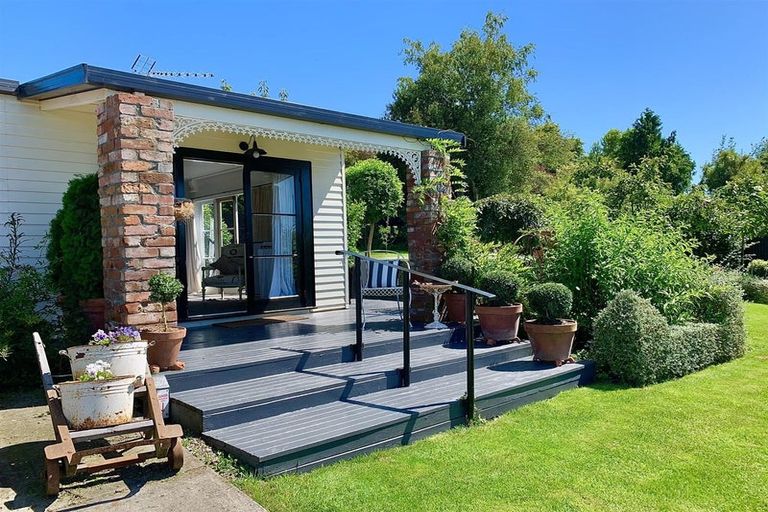 Photo of property in 22 Domain Road, Waipawa, 4210