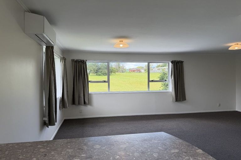 Photo of property in 10 Ciprian Place, Henderson, Auckland, 0612