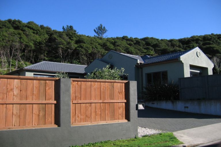 Photo of property in 35 Kawatiri Grove, Wainuiomata, Lower Hutt, 5014