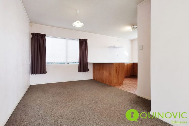 Photo of property in 1/8 Pupuke Road, Hillcrest, Auckland, 0627