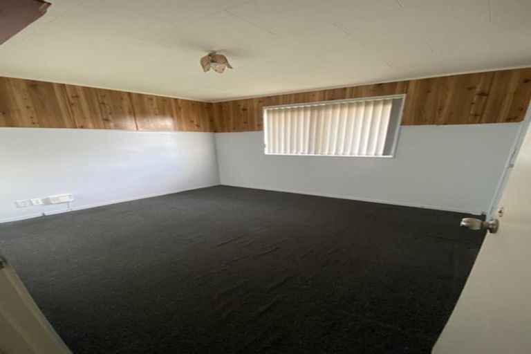 Photo of property in 35 Lilburn Crescent, Massey, Auckland, 0614