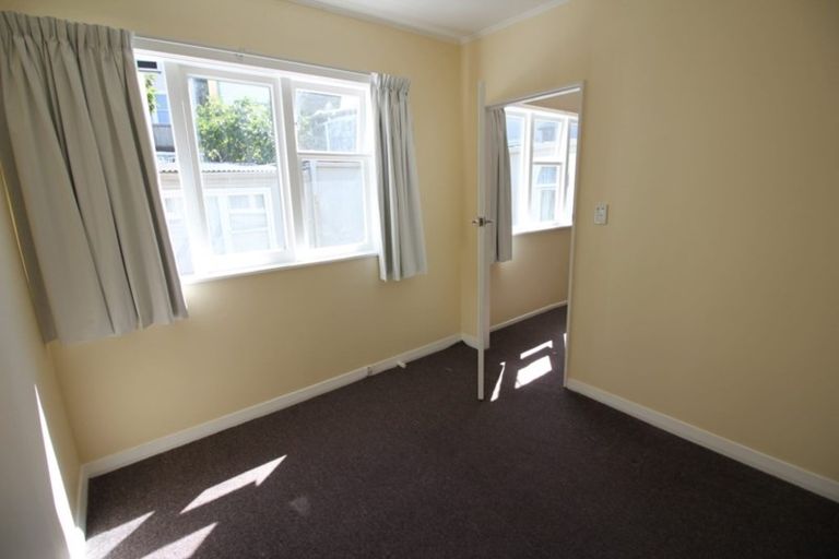 Photo of property in 140 Tasman Street, Mount Cook, Wellington, 6021
