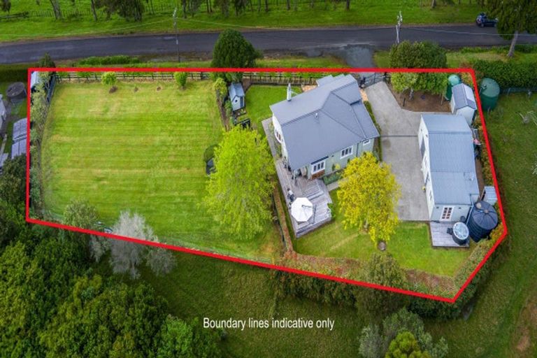 Photo of property in 17 Griggs Road, Whitford, Howick, 2571