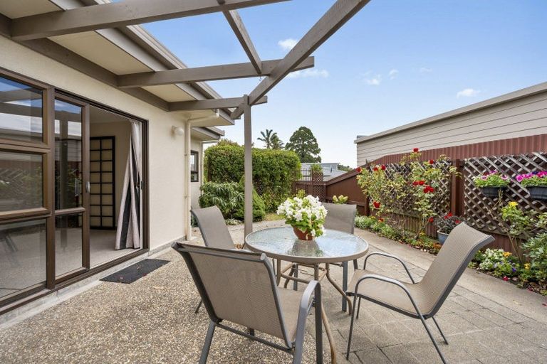 Photo of property in 2/386 Gloucester Street, Taradale, Napier, 4112