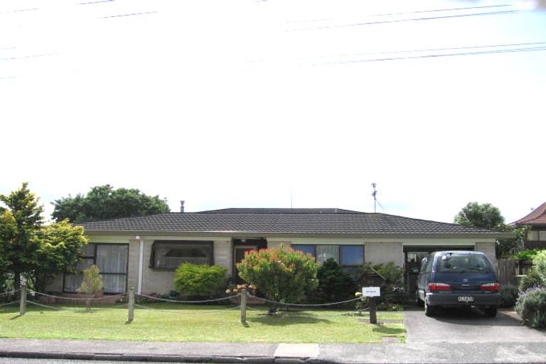 Photo of property in 90 Royal View Road, Te Atatu South, Auckland, 0610