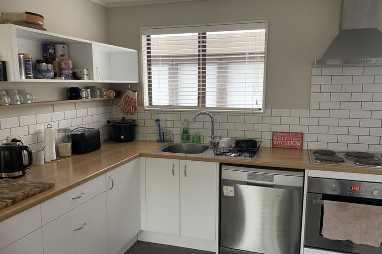 Photo of property in 3/76 Luanda Drive, Ranui, Auckland, 0612