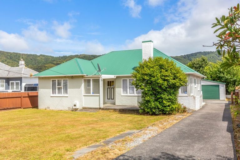 Photo of property in 16 Peel Place, Wainuiomata, Lower Hutt, 5014