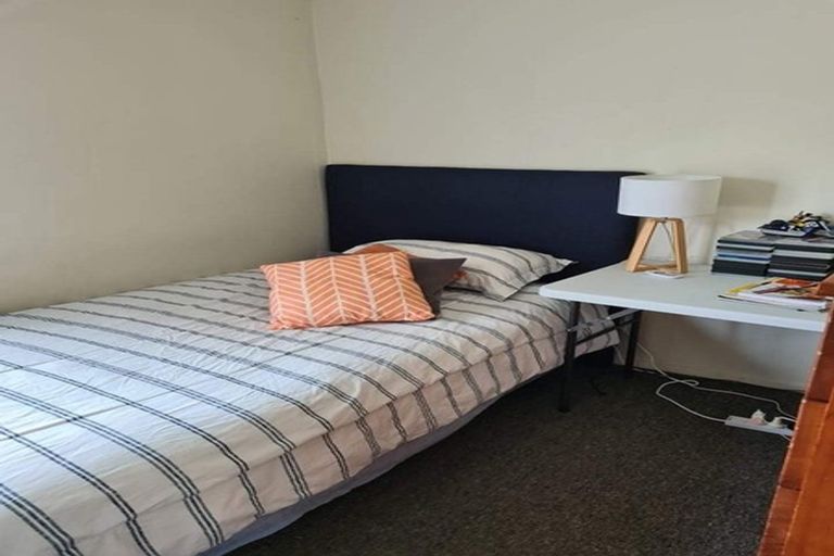 Photo of property in 23 Luckens Road, West Harbour, Auckland, 0618