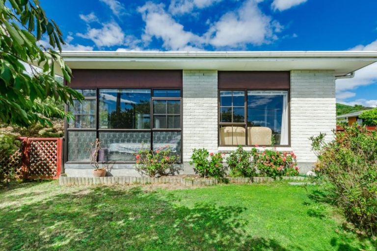 Photo of property in 23 Matenga Street, Waikanae, 5036