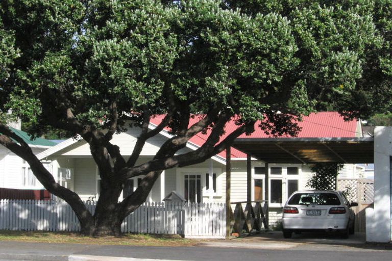 Photo of property in 292 The Parade, Island Bay, Wellington, 6023