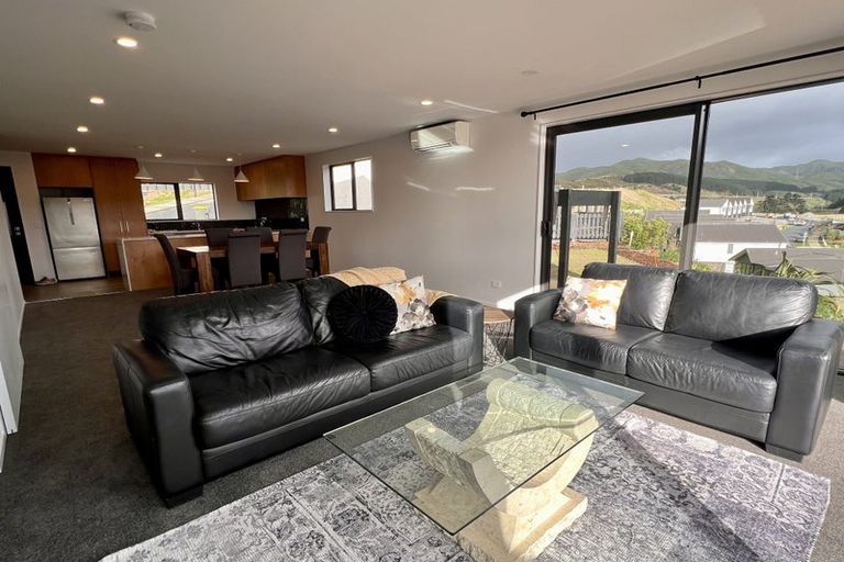 Photo of property in 14 Bee Lane, Whitby, Porirua, 5024