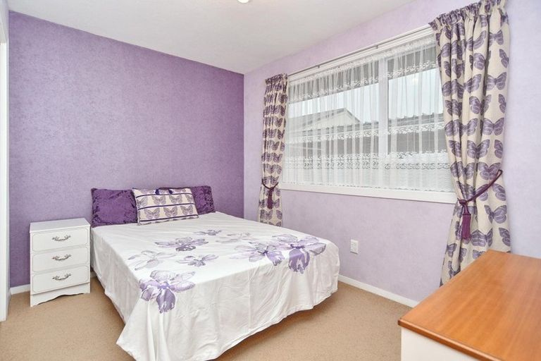 Photo of property in 1 Larkhill Place, Russley, Christchurch, 8042